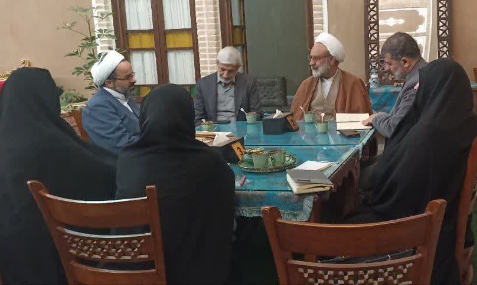 نشست بررسی قطب‌ علمی حوزه‌های علمیه خواهران برگزار شد