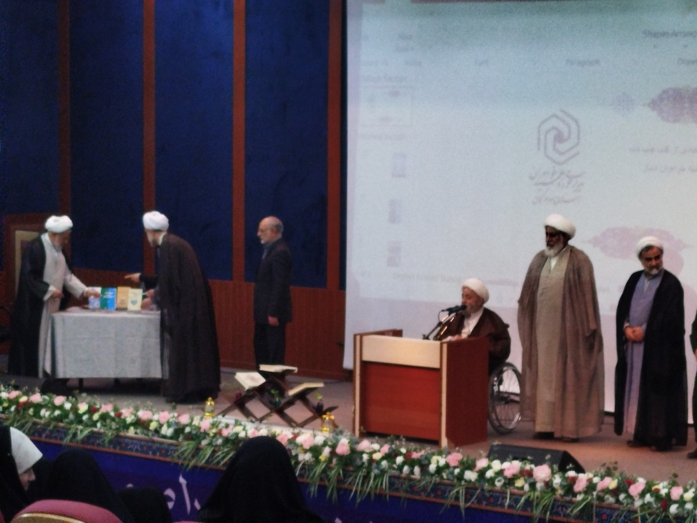 رونمایی از پنج اثر پژوهشی طلاب بندرعباس با حضور استاد قرائتی