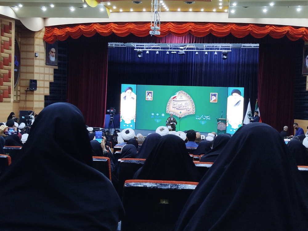 اجلاس مدیران و معاونین پژوهش و کتابداران حوزه علمیه خواهران هرمزگان برگزار شد