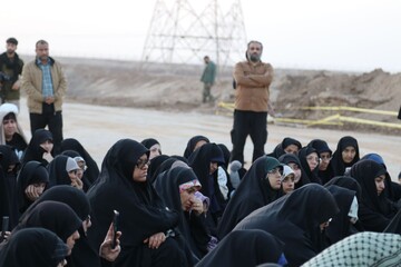 تصاویر/ روایتگری حاج حسین یکتا برای طلاب حوزه علمیه خواهران بوشهر در منطقه عملیاتی شلمچه