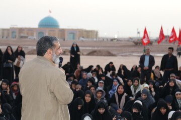 تصاویر/ روایتگری حاج حسین یکتا برای طلاب حوزه علمیه خواهران بوشهر در منطقه عملیاتی شلمچه