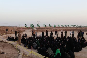 تصاویر/ روایتگری حاج حسین یکتا برای طلاب حوزه علمیه خواهران بوشهر در منطقه عملیاتی شلمچه