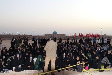 تصاویر/ روایتگری حاج حسین یکتا برای طلاب حوزه علمیه خواهران بوشهر در منطقه عملیاتی شلمچه