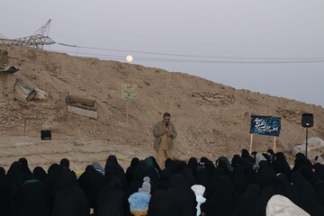 تصاویر/ روایتگری حاج حسین یکتا برای طلاب حوزه علمیه خواهران بوشهر در منطقه عملیاتی شلمچه