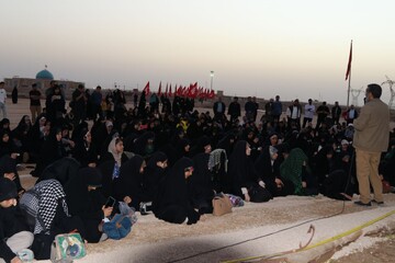 تصاویر/ روایتگری حاج حسین یکتا برای طلاب حوزه علمیه خواهران بوشهر در منطقه عملیاتی شلمچه