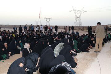 تصاویر/ روایتگری حاج حسین یکتا برای طلاب حوزه علمیه خواهران بوشهر در منطقه عملیاتی شلمچه