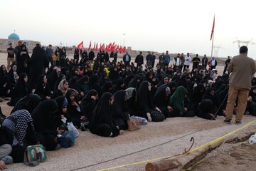 تصاویر/ روایتگری حاج حسین یکتا برای طلاب حوزه علمیه خواهران بوشهر در منطقه عملیاتی شلمچه