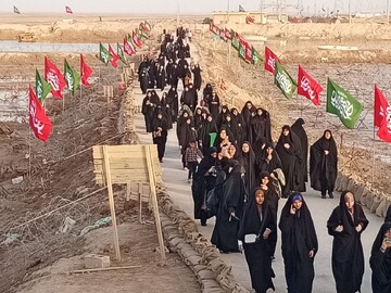 تصاویر/ روایتگری حاج حسین یکتا برای طلاب حوزه علمیه خواهران بوشهر در منطقه عملیاتی شلمچه