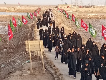 تصاویر/ روایتگری حاج حسین یکتا برای طلاب حوزه علمیه خواهران بوشهر در منطقه عملیاتی شلمچه