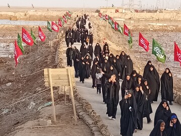 تصاویر/ روایتگری حاج حسین یکتا برای طلاب حوزه علمیه خواهران بوشهر در منطقه عملیاتی شلمچه