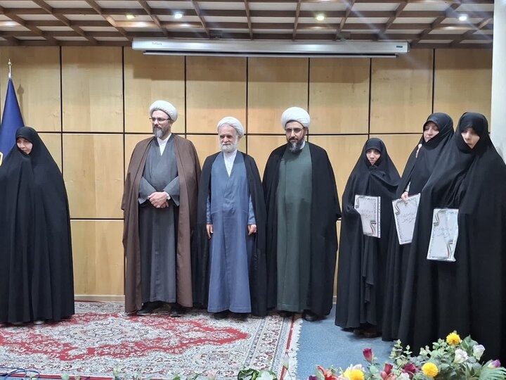 اختتامیه نخستین دوره رقابت علمی طلاب سطح چهار حوزه‌های علمیه خواهران کشور برگزار شد