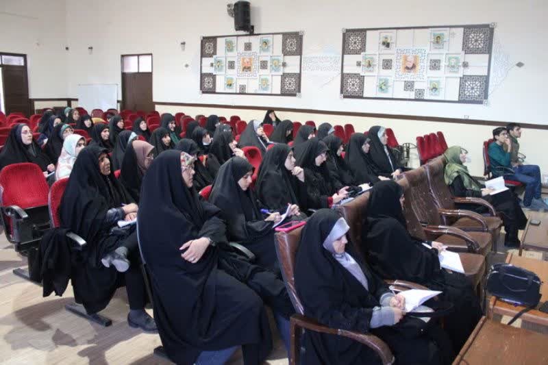 تصاویر/ نخستین جلسه نشست تخصصی «بر مدار حقیقت» در کرمان