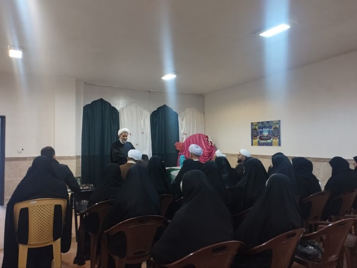 طلبه در همان جایگاه انبیاء قرار گرفته و مسؤولیتی از جنس رسولان الهی دارد