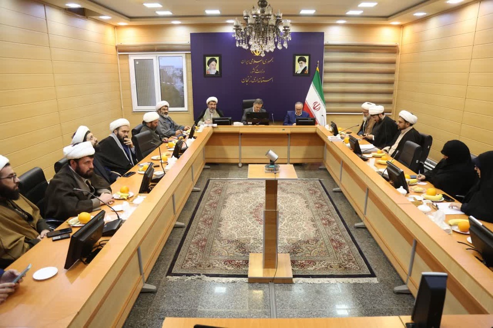 نشست روحانیون فعال در عرصه‌های تبلیغ، فرهنگ و بصیرت‌افزایی با استاندار زنجان