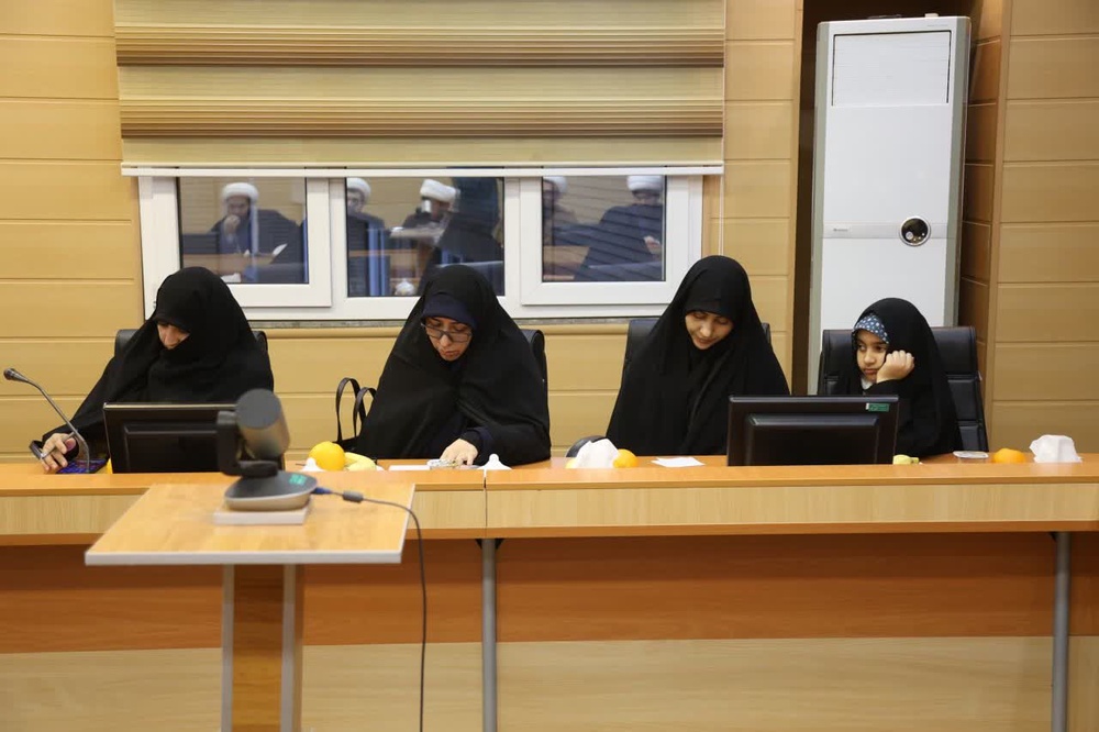 نشست روحانیون فعال در عرصههای تبلیغ، فرهنگ و بصیرتافزایی با استاندار زنجان