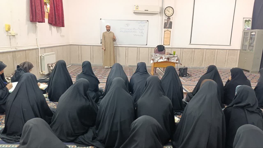 هدف اصلی دشمن، ترویج جهل از طریق ابزارهایی چون شبکه‌های اجتماعی است