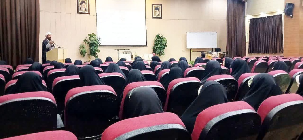 تبیین ریشه‌های تاریخی انقلاب اسلامی و نقش بی‌بدیل امام خمینی(ره) در شکل‌گیری نظام جمهوری اسلامی