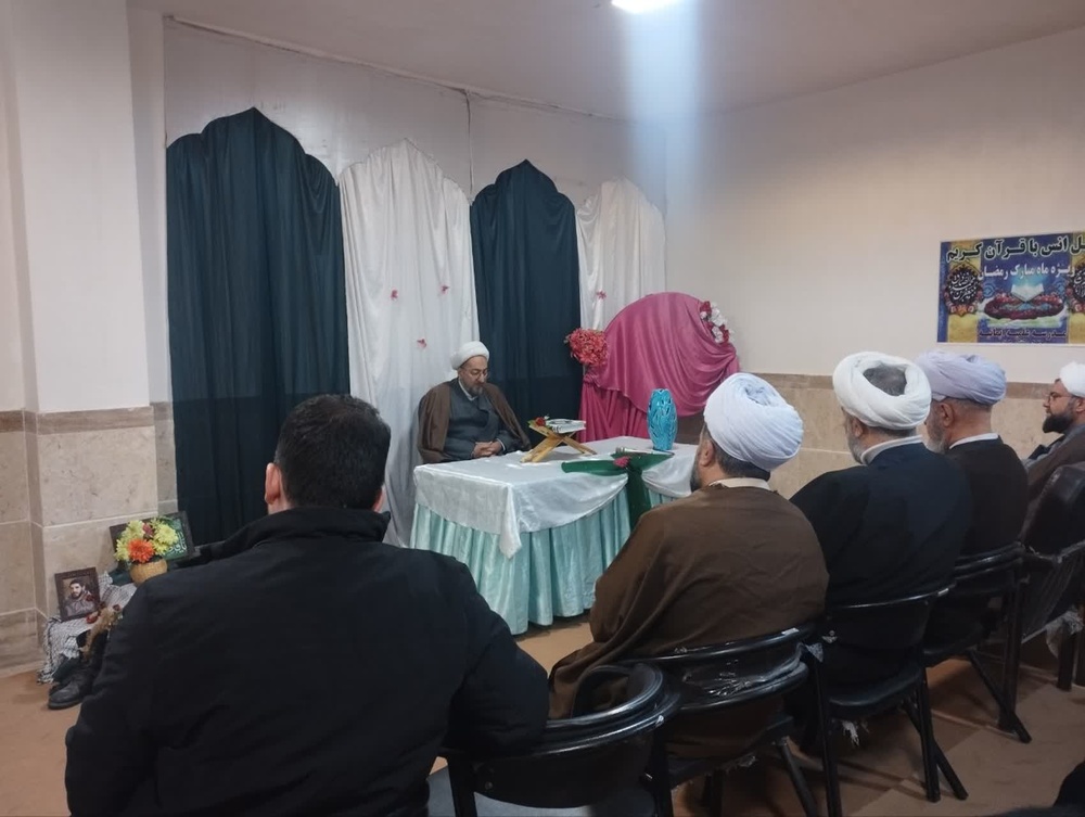 بازدید مسئولان حوزه‌ علمیه خواهران کشور از ساختمان تخریب‌شده مدرسه علمیه ایمانیه شهرستان تاکستان