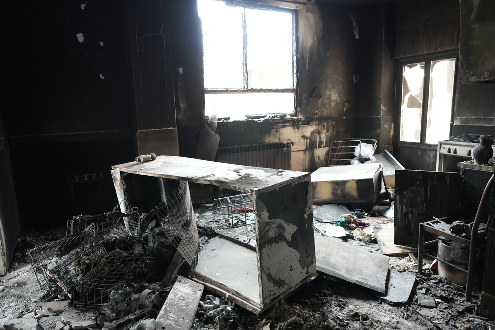 بازدید مسئولان حوزه‌ علمیه خواهران کشور از ساختمان تخریب‌شده مدرسه علمیه ایمانیه شهرستان تاکستان