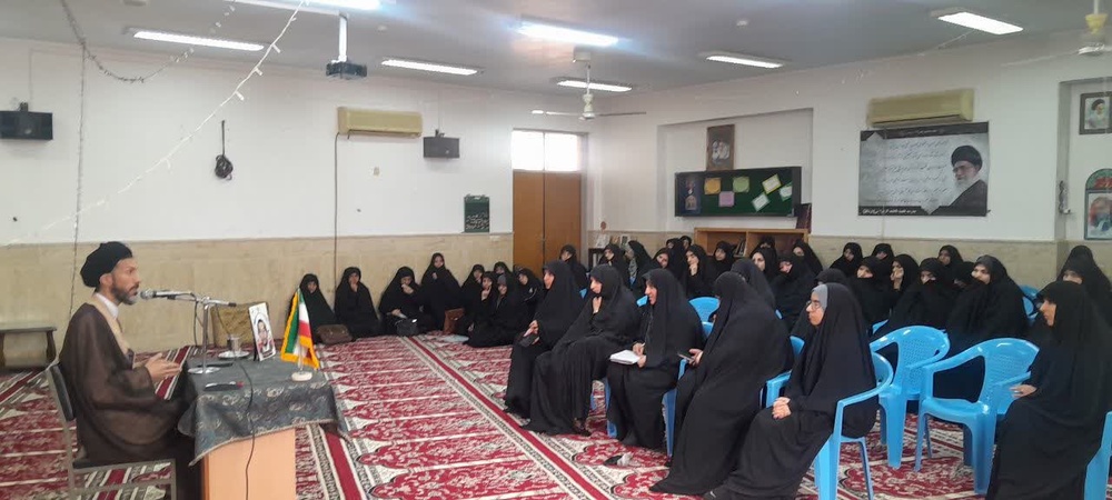 دشمن با تحریف تاریخ به‌دنبال جابه‌جایی حق و باطل است