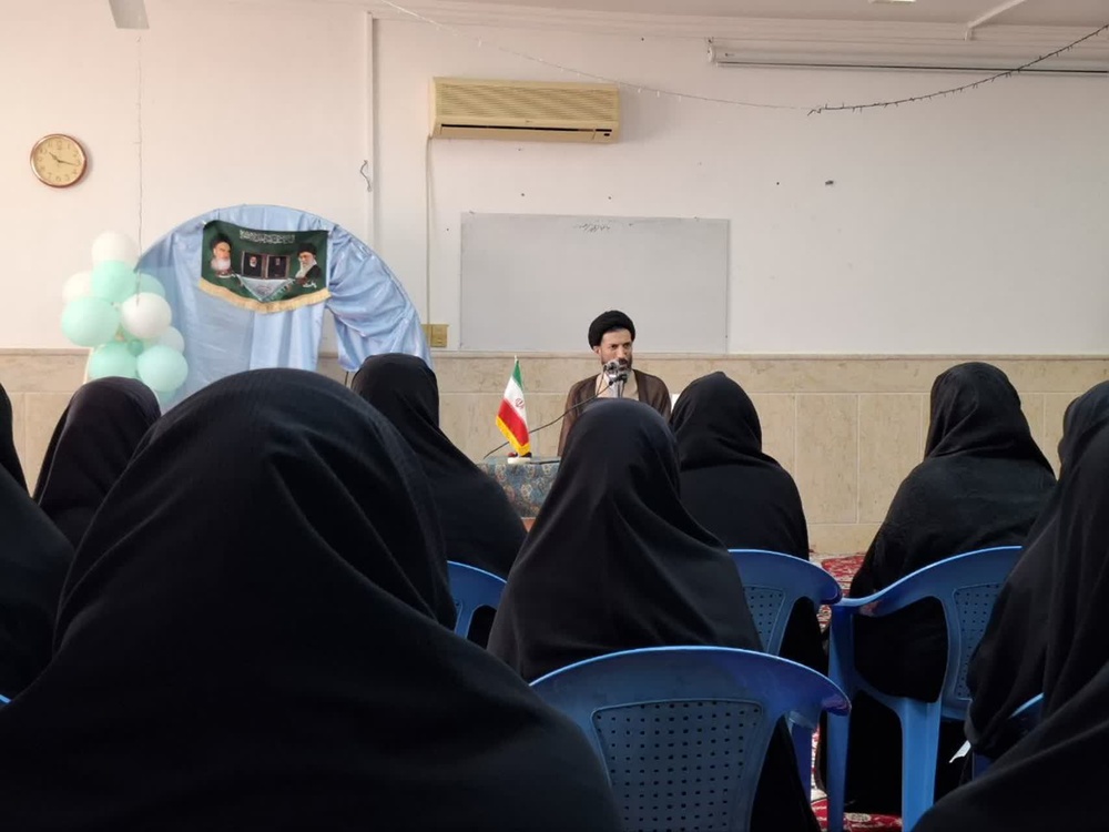 دشمن با تحریف تاریخ به‌دنبال جابه‌جایی حق و باطل است