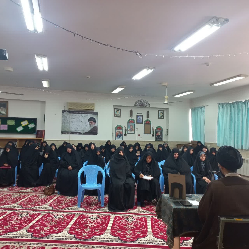 دشمن با تحریف تاریخ به‌دنبال جابه‌جایی حق و باطل است