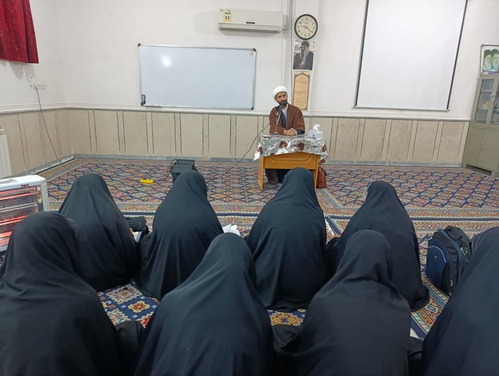 طلاب باید به سلاح بینش، علم و زبان روز مسلح باشند.