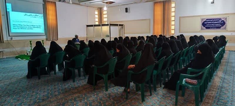 نشست تخصصی حکمرانی سایبری در مدرسه علمیه حضرت زینب‌(س) کرمان برگزار شد