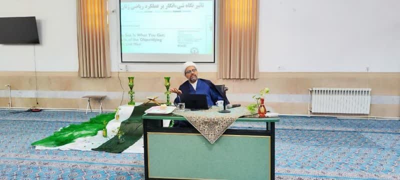 نشست تخصصی حکمرانی سایبری در مدرسه علمیه حضرت زینب‌(س) کرمان برگزار شد