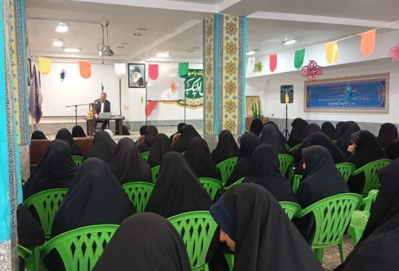 طلاب باید با تحلیل دقیق افکار جامعه از بحرانهای آینده پیشگیری کنند