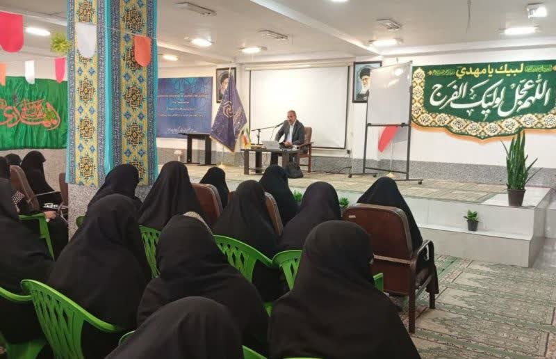 طلاب باید با تحلیل دقیق افکار جامعه از بحران‌های آینده پیشگیری کنند