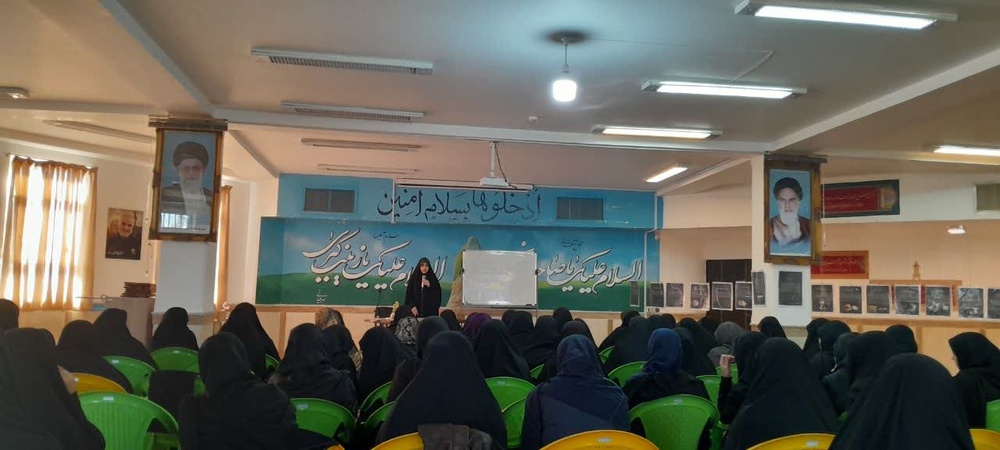 برگزاری نمایشگاه تصویری «مرضیه» در مدرسه علمیه حضرت زینب(س) یزد