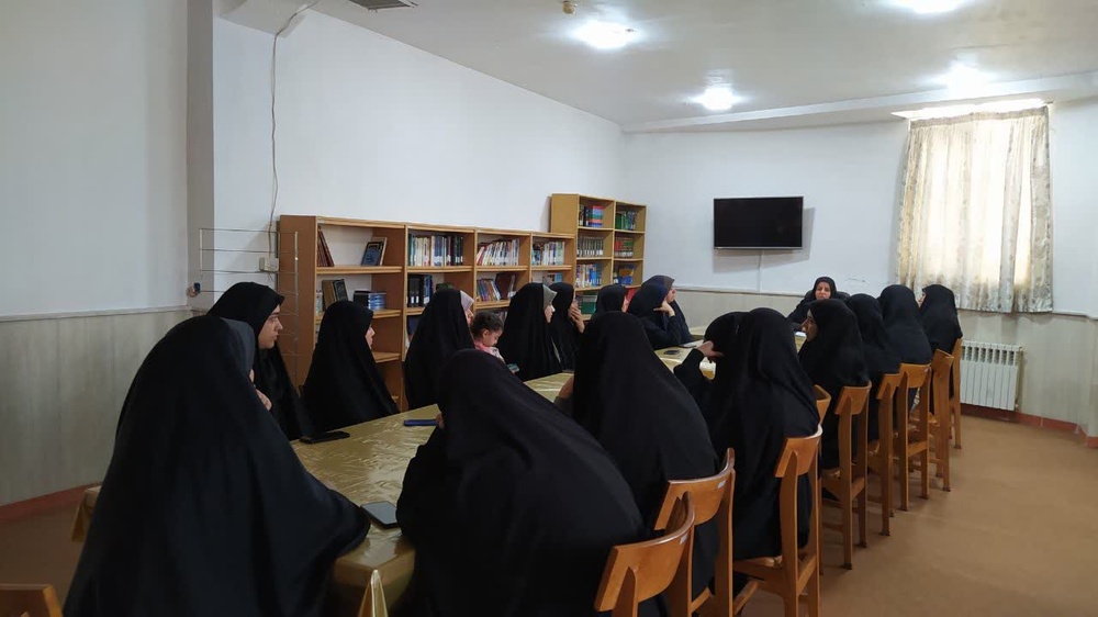 نقش بانوان کُرد در تربیت نسل متعهد و کارآمد در پیشنشست همایش ملی بانوی کُرد بررسی شد