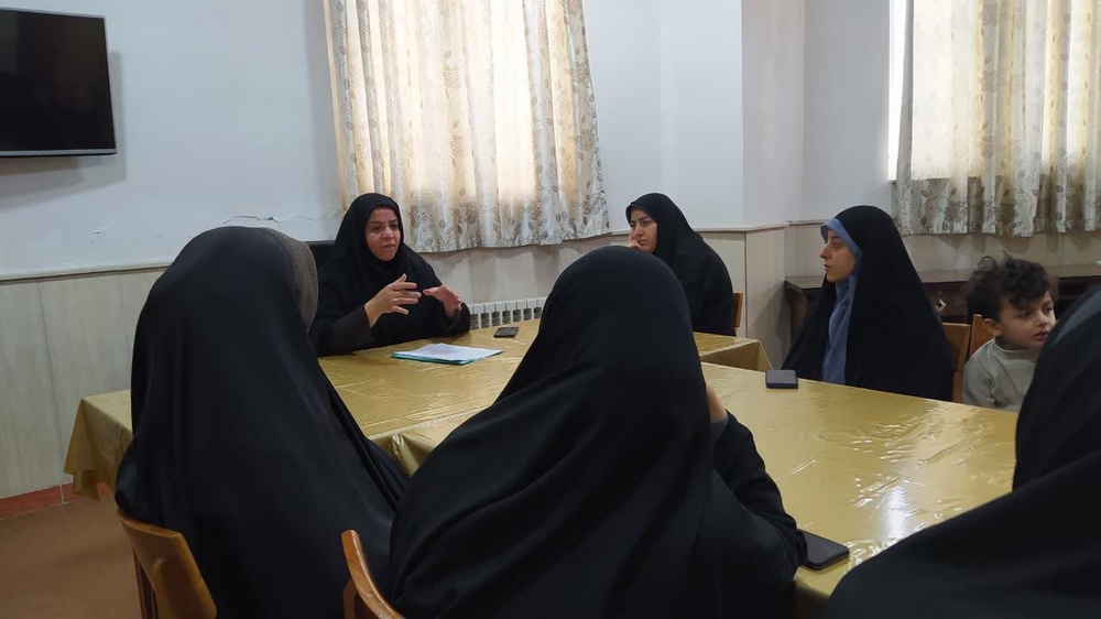 نقش بانوان کُرد در تربیت نسل متعهد و کارآمد در پیش‌نشست همایش ملی بانوی کُرد بررسی شد