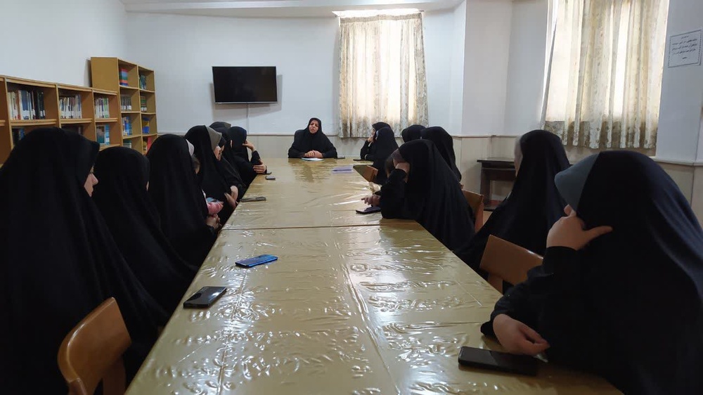 نقش بانوان کُرد در تربیت نسل متعهد و کارآمد در پیشنشست همایش ملی بانوی کُرد بررسی شد