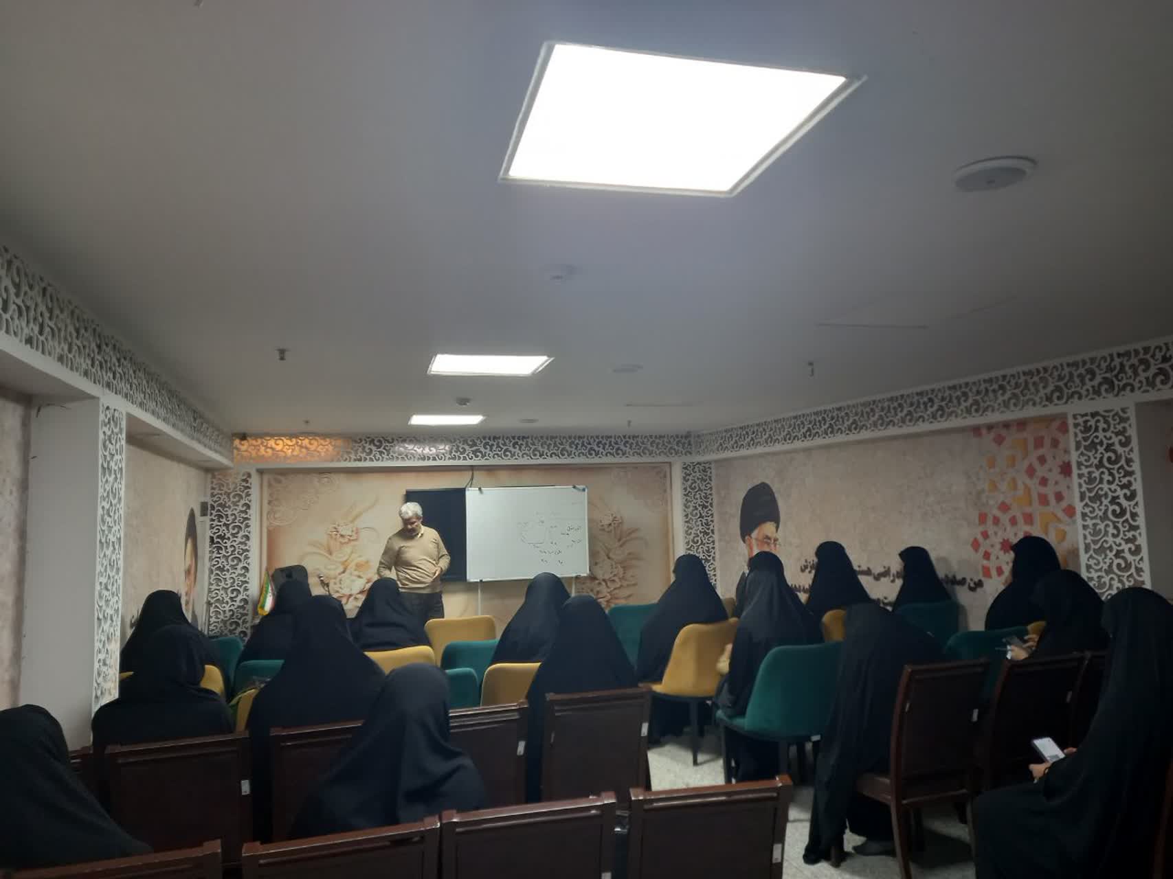 برگزاری دوره ضمن خدمت مدیران و معاونین حوزههای علمیه خواهران لرستان در مشهد مقدس