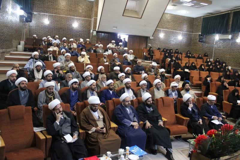 توحید، پیام محوری انقلاب اسلامی به جهان است/ تحریف معنوی دین، شگرد تاریخی دشمن برای تهی‌سازی اسلام است