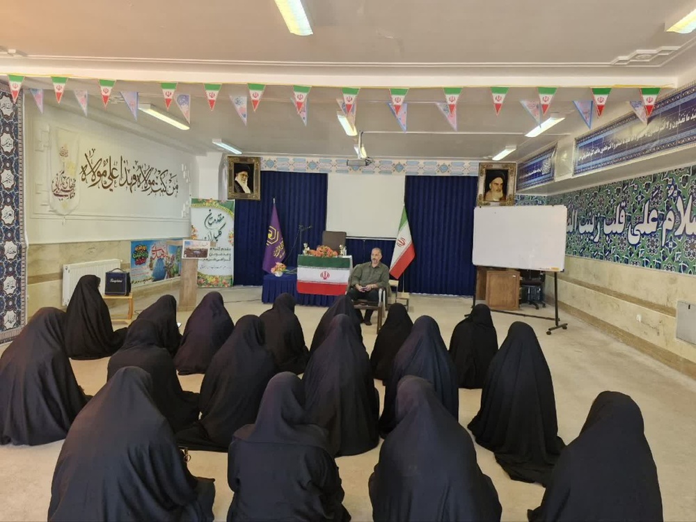 نشست سیاسی - تبیینی در حوزه علمیه سریشآباد برگزار شد