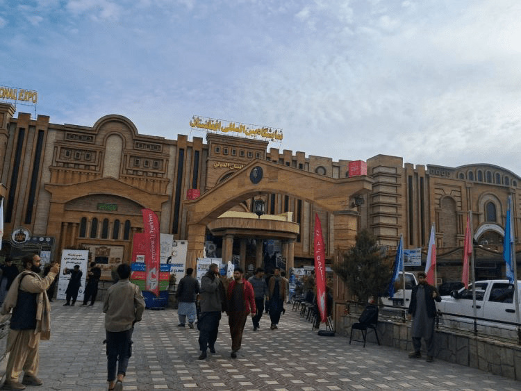 طالبان اجازه حضور زنان در نمایشگاه کابل را نداد