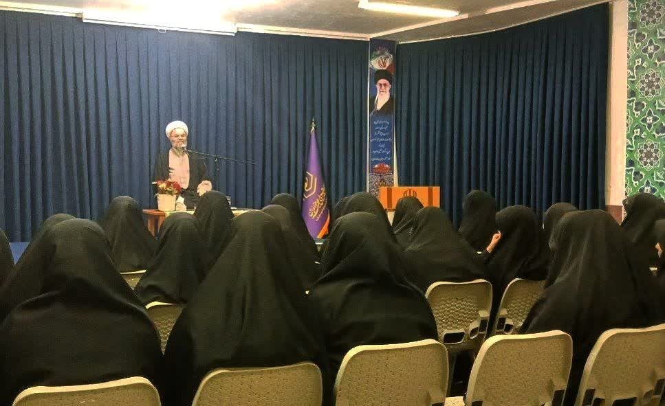 نگاه کلان طلاب، کلید تبیین در برابر غرب است