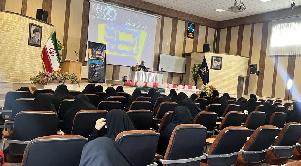 آغاز همایش ملی زیست مجازی «سمن، انسان، رسانه» با حضور دبیران کانونهای دانشآموختگان سراسر کشور در قم