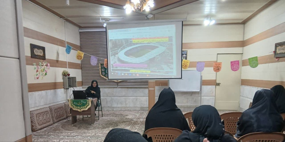 برگزاری نشست در مدرسه علمیه فاطمیه نجف‌آباد با محور تبیین دستاوردهای انقلاب اسلامی