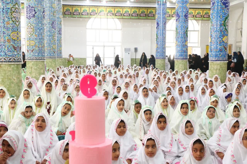 آغاز بندگی با قدمهای کودکانه