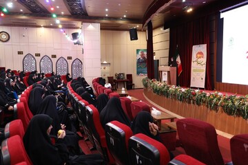 تصاویر/ اختتامیه اردوی ناب در حریم آفتاب حوزه‌های خواهران با رونمایی از کتاب «اخلاق کاربری نخبگان»