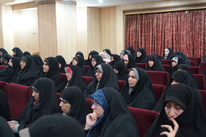 تبیین مسیر رشد معنوی و فضیلت ماه رمضان در مدرسه علمیه کوثر اصفهان