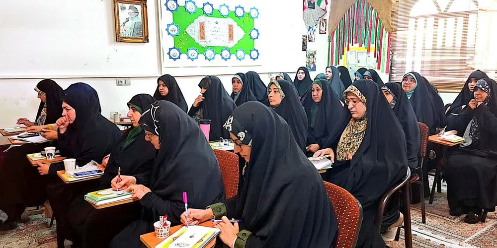 طلاب مبانی فکری و چینش اندیشه‌های خود را بر اساس دیدگاه‌های رهبر انقلاب سامان دهند.