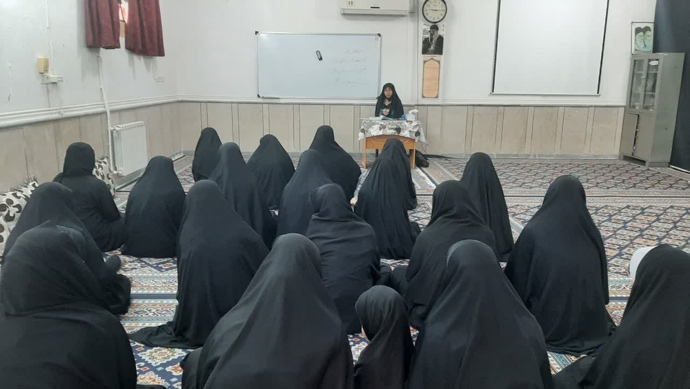 سوره کوثر پاسخ الهی به تهمت نابجای ابتر و تأکید بر جاودانگی رسالت پیامبر (ص) است