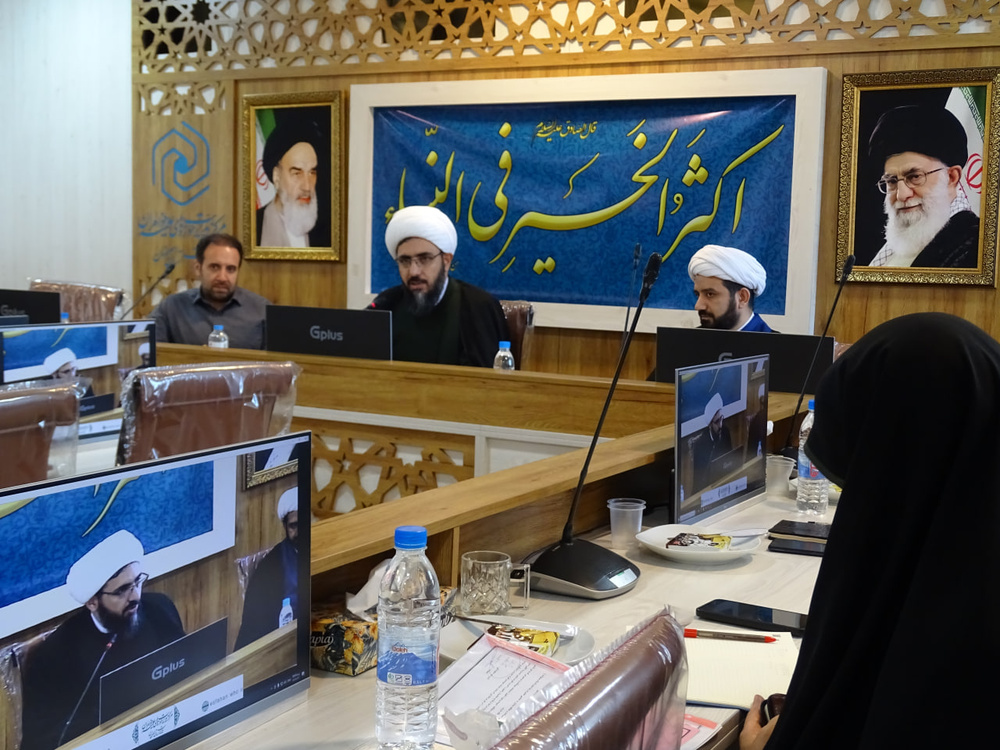  اصالت با طلبه است و حوزه باید استقلال خود را حفظ کند