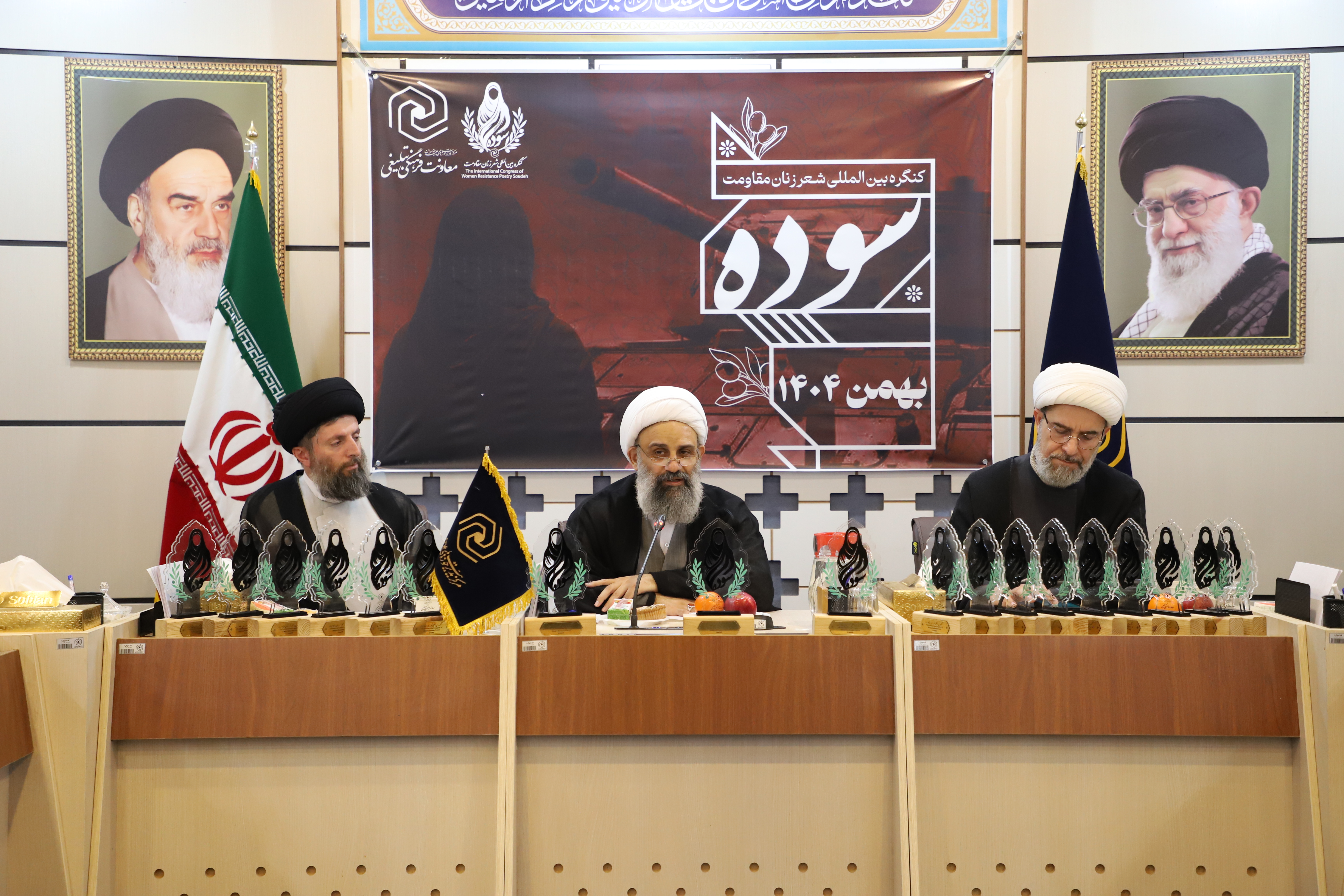 شاعر؛ رسانهای قدرتمند در گفتمان مقاومت است