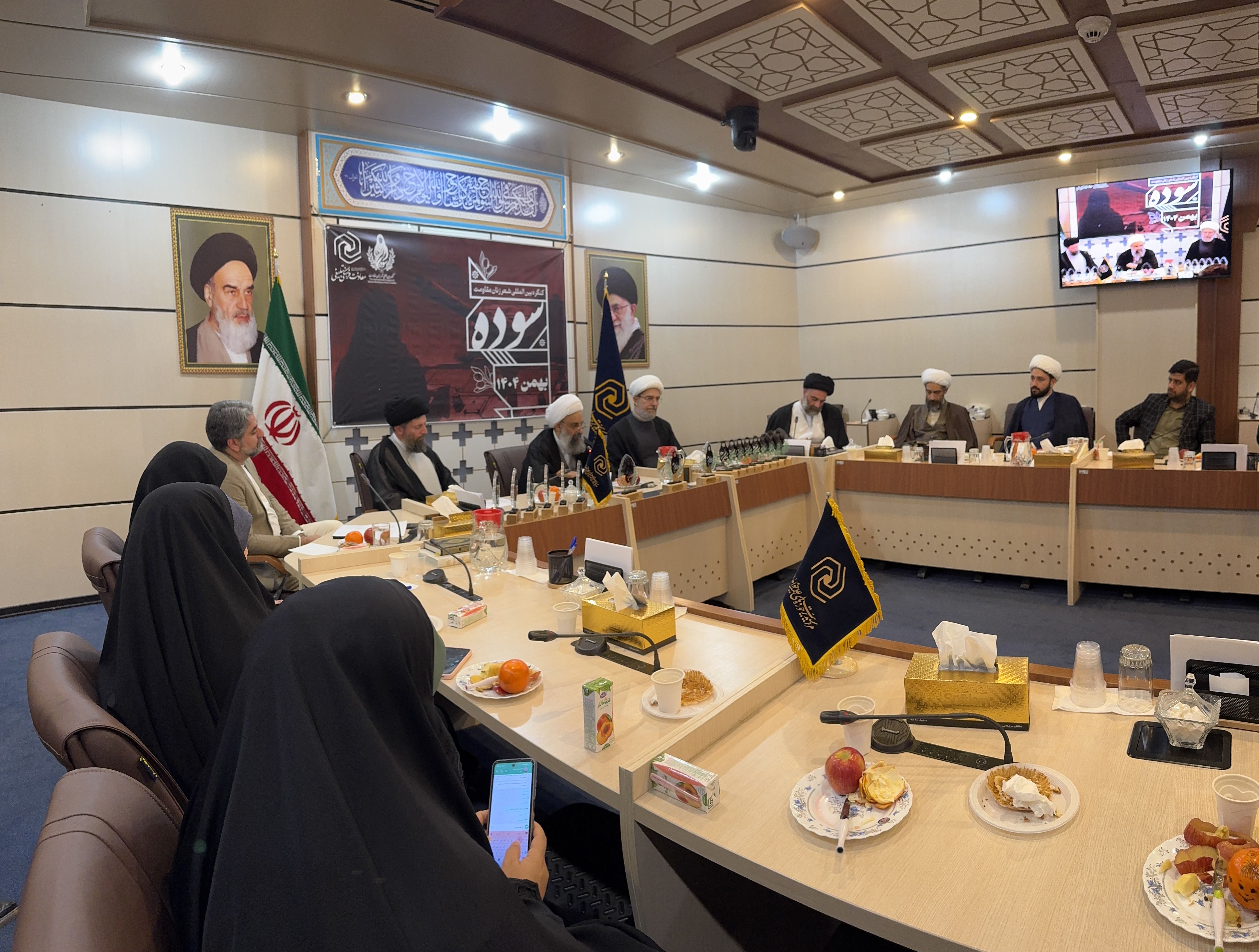 شاعر؛ رسانهای قدرتمند در گفتمان مقاومت است